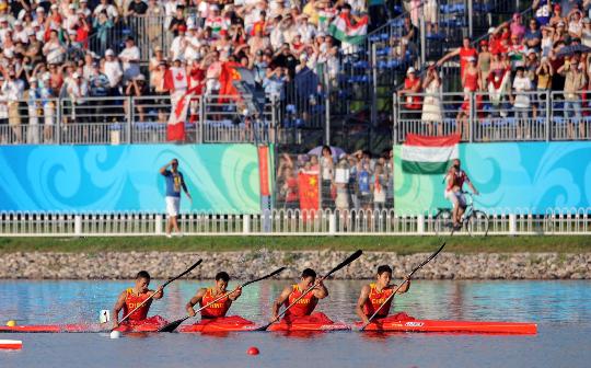 图文-男子四人皮艇1000米赛况 中国四人组获第七