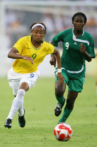 图文-[女足]尼日利亚1-3巴西 带球长驱直入