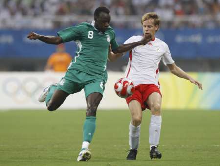 图文-男足半决赛比利时VS尼日利亚 致使一击