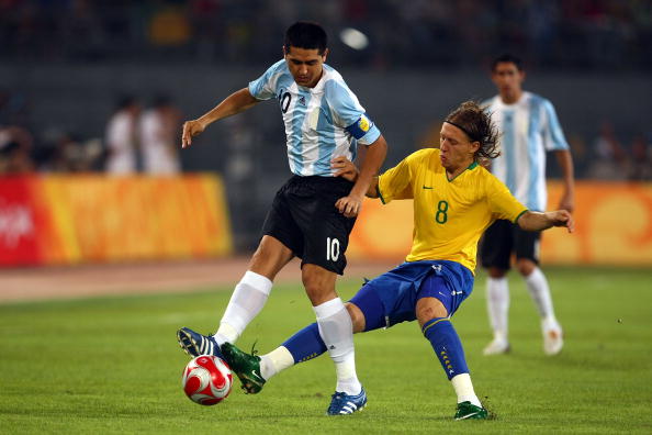 图文-奥运男足巴西VS阿根廷 里克尔梅技术出众