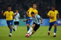 图文-奥运男足巴西VS阿根廷 里克尔梅不惧包夹