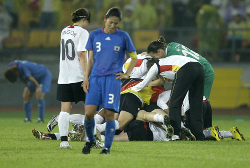 图文-女足德国2-0日本夺铜 体育带来的情绪