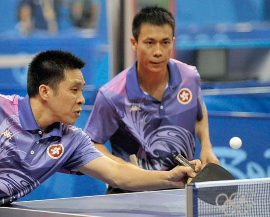 图文-北京奥运会乒乓球赛事开战 相互配合的双打