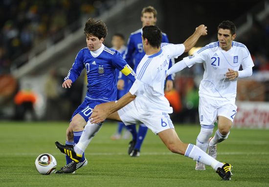 赛]阿根廷VS希腊 梅西进攻_图片新闻_2010南