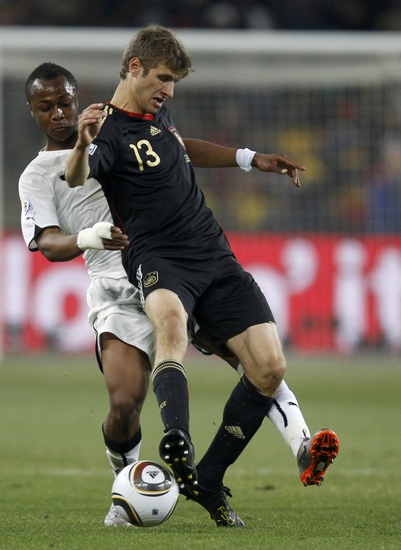 图文-[小组赛]加纳VS德国 托马斯穆勒护球_图片