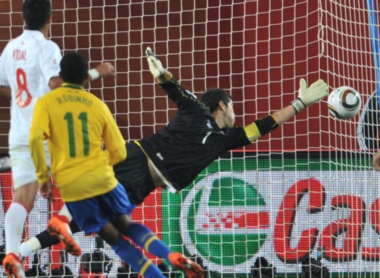 图文-[1\/8决赛]巴西VS智利 罗比尼奥推射扩大比