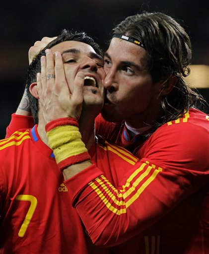 图文-[1\/8决赛]西班牙1-0葡萄牙 拉莫斯献吻葫芦