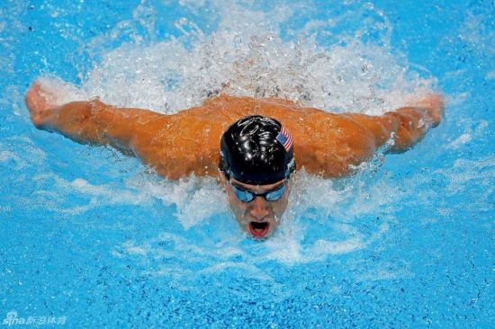 图文-男100米蝶泳菲尔普斯三连冠 水中英姿|菲