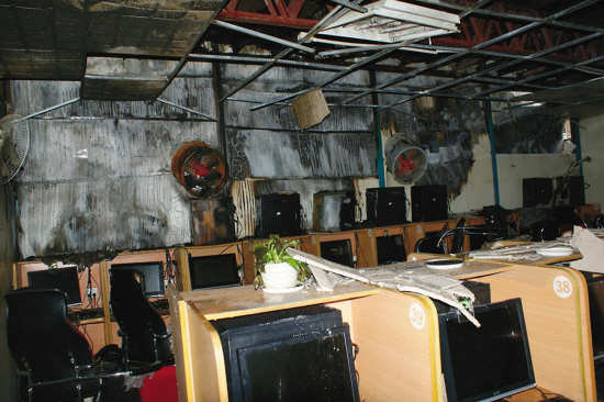 富士康国鸿宿舍旁一黑网吧着火(图)_业界