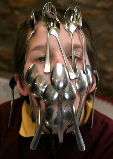 脸上放汤匙最多 脸上放汤匙最多