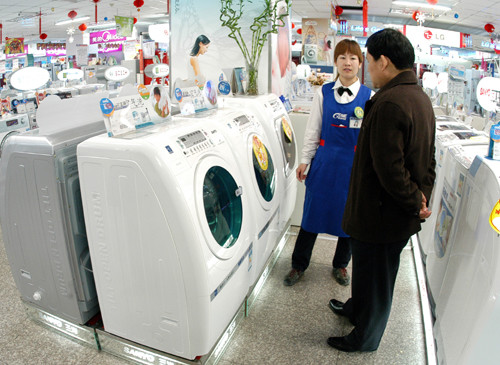 随着人民生活水平的不断提高,滚筒洗衣机逐渐成为消费者的首选。 随着人民生活水平的不断提高,滚筒洗衣机逐渐成为消费者的首选。