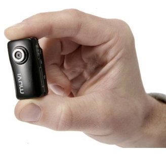 图为:世界上最小的数码摄像机muvi atom