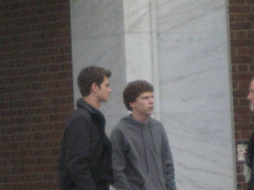 自闭的阴谋家:Facebook创始人自传电影谍照_