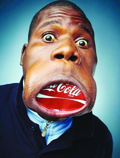 世界第一大嘴17cm宽 整吞一只可乐罐