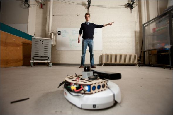 菲利普·罗贝尔(PhilippRobbel)借助Kinect使iRobot设备识别手势