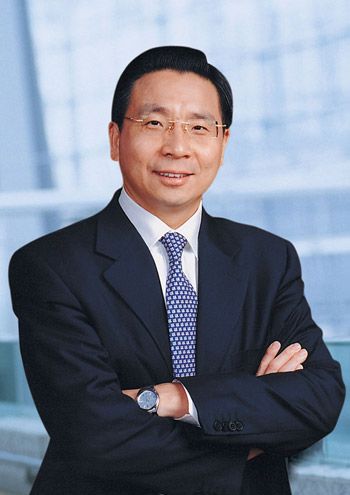 全国人大代表郑杰，最近刚刚由中国移动上海公司老总转任中国移动安徽公司党组书记、董事长、总经理。