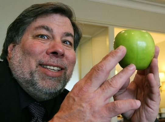 The apple combines father Steve Wociniyake