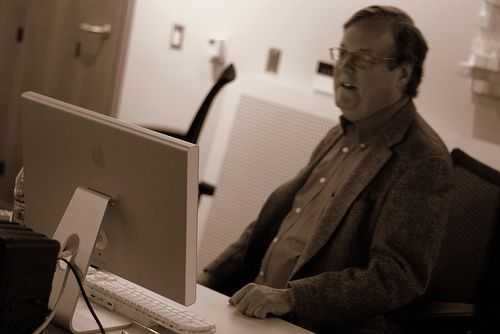 Shangmulinsen Holman uses computer of a Mac (the data pursues)