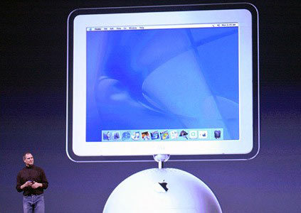 乔布斯于2002年1月在旧金山举行的Macworld大展上发布了配备平板显示器的iMac。