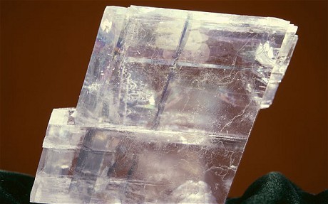 奇特冰洲石可在阴天确定太阳位置