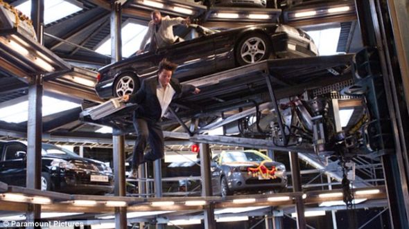 《碟中谍4：幽灵协议》中的巨型车库，灵感来源于大众汽车城的存放塔