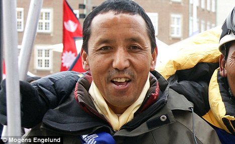 关注：21次征服珠穆朗玛峰的阿帕说，因为全球变暖，他以后可能再也不能攀登这座世界最高峰了。