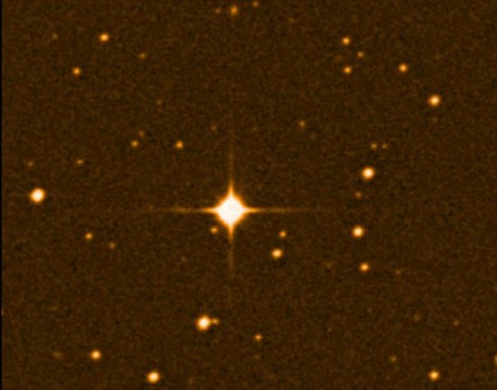 欧洲南方天文台获得的这张图片显示的是恒星Gliese 581。科学家模拟了岩石在这颗恒星周围的行星间穿行的画面