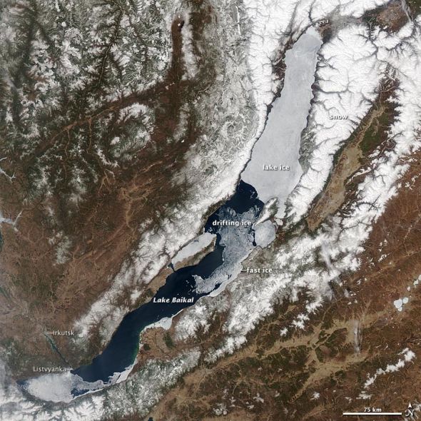 每日卫星照：俄罗斯贝加尔湖冰层融化(图)