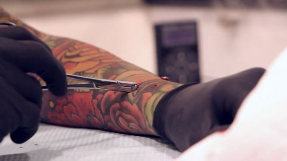 Embed small magnet Kong Zhong. 