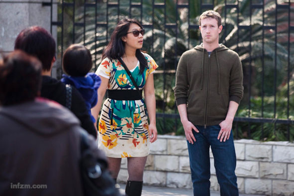 2012��3��27�գ��й��Ϻ���Facebook����ϯִ�й����ˡ����˲��������Ů��Priscilla Chan���Ϻ������ĵĽ��ϡ� (CFP/ͼ)