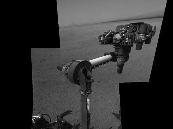 ������״λ�е����չʵ�飺����ͼ���ɺ�����ϵĵ���������㣬չʾ����չ���Ļ�е�ۣ�ʱ����8��20�ա�����2.1�׳��Ļ�е���ϴ��������ิ���豸�������������ͷ���ֹ�ƣ�һ��С���ӣ��Լ���������ɸѡ�ͷ���Ļ�еװ�á�