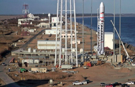 这是大西洋沿岸的维洛普发射中心，轨道科学公司的星宿二火箭将于明年在这里展开其首次发射任务，其中就包括搭载三颗微型的电话卫星