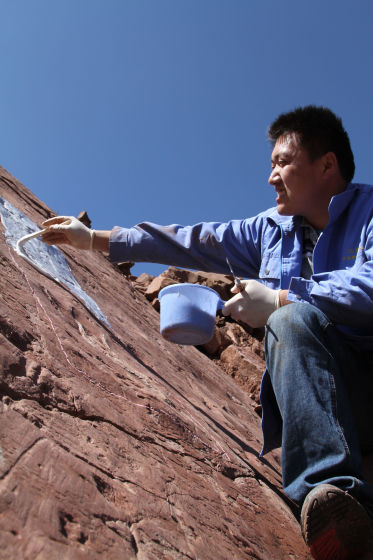 �����Ա�ڸ���ʯ����ģ��