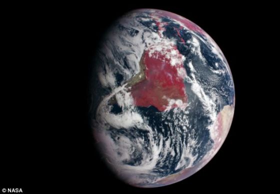 美国宇航局公开红色地球图片显示最肥沃区域植物地球蓝光
