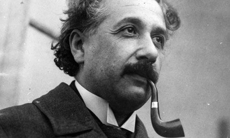 引力波是携带能量穿过宇宙的涟漪。它最早是在1916年由阿尔伯特·爱因斯坦在其广义相对论中预言的。