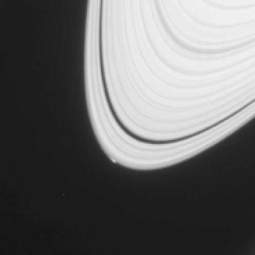 卡西尼飞船疑首次拍到土星新卫星形成过程   土星卡西尼