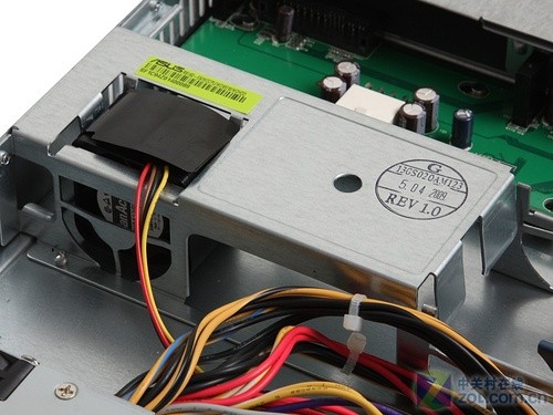 独特设计 华硕1U服务器机箱R10拆解透析