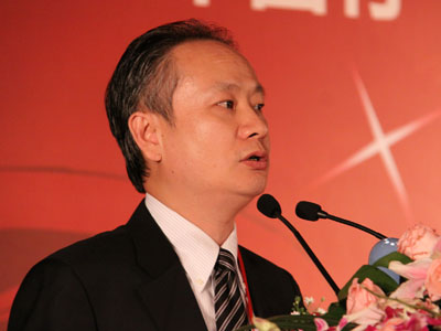 图文深圳迈瑞生物医疗器械公司董事长兼联席ceo徐航致闭幕辞.