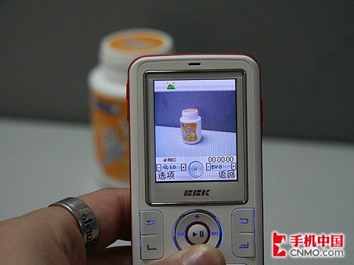 白色灵动天使步步高低端音乐机i528评测(6)