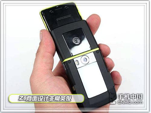 人体工学设计摩托UIQ智能滑盖机Z8评测(2)