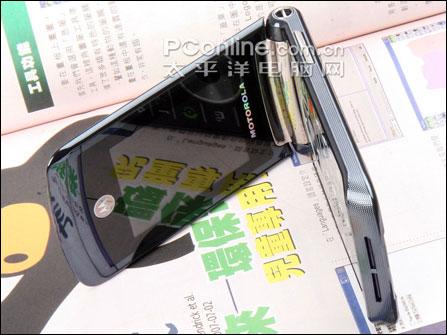 摩托罗拉 RAZR2 V8 诱发你的欲望让你冲动购买五大手机一览(4)