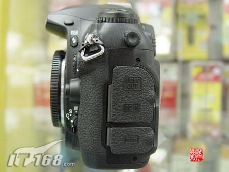 ���ò�˥�ж˵����῵D200�׶���9ǧԪ