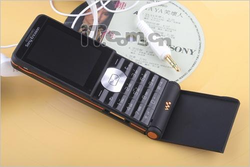 复古下翻盖造型索爱音乐手机W350评测(2)