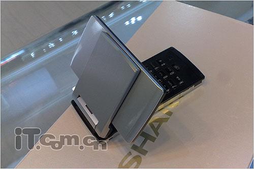 日系重返大陆夏普SH9010C手机售4680