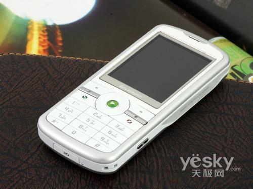 200万像素大屏联想直板i716仅售666元