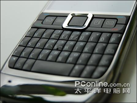 全键盘商务诺基亚智能机E71欲破三千