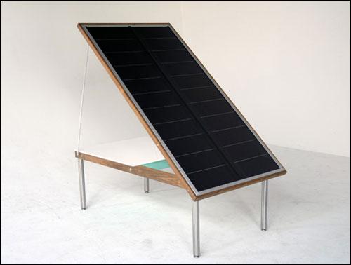 suntable 保护环境简便实用会发电的太阳能桌子