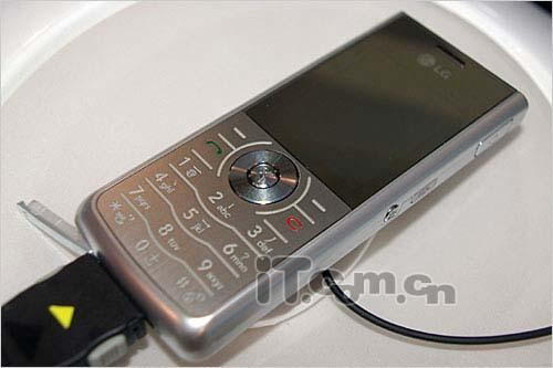 C网音乐手机LG金属直板KX256卖1080