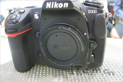��������ս��ǿ�ж��῵D300�ƽ���Ԫ