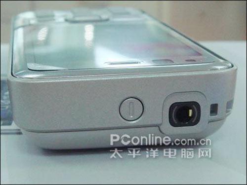 诺基亚N82 再接再厉诺基亚全能N82行货售3030元